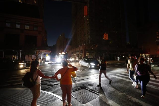 418972_new_york_power_outage_98472 d696a28f8be9424991924a94eaf7c68d 676x451.jpg