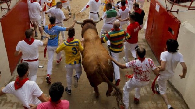 418988_spain_running_of_the_bulls_76569 fffb4f3603b24b82b658baa7bc89bee7 676x451.jpg
