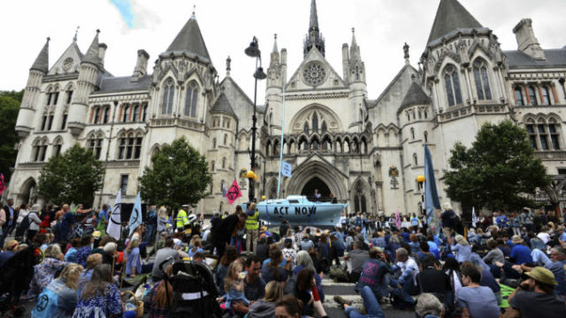 419124_britain_climate_protest_68586 27bc2e71d9d74728a8f788f3f1ac105d 676x450.jpg