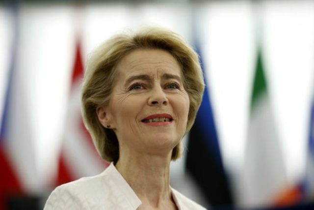 419165_ursula von der leyen 676x451.jpg