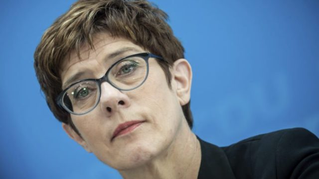 419249_annegret kramp karrenbauer 676x443.jpg