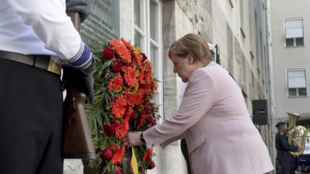 419504_germany_resistance_anniversary_69929 d873e970f9c14896b8e6fe2698a1c162 676x458.jpg
