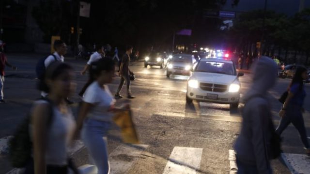 419679_aptopix_venezuela_77890 1a695eb13e5d435ba4d0e24585f43982 676x451.jpg