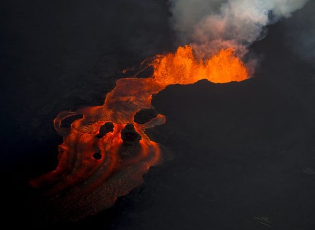 419993_hawaii_volcano_photo_gallery_63747 0ed19176ffa04d618005cb6d1a725ba5 676x494.jpg