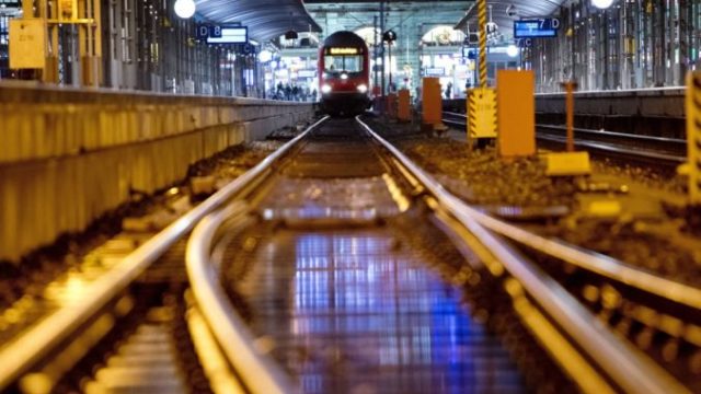 420537_germany_rail_strike_52646 8bf6c532c4fb463494bbc129fa9044da 676x490.jpg