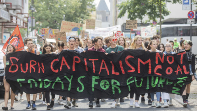 420746_germany_climate_protest_26455 a4e89222e53847cf99d5e6558efda909 676x451.jpg
