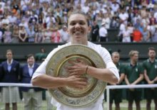 420842_simona halepova trofej wimbledon 676x477.jpg