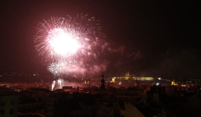 420981_ohnostroj praha 676x394.jpg