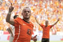 421422_netherlands_sneijder_retires_54173 b99dc9799070453aa7b0b4308dab140e 676x451.jpg