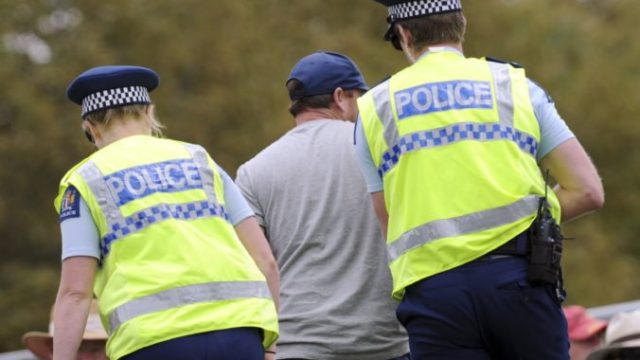 421883_policia australia 676x456.jpg