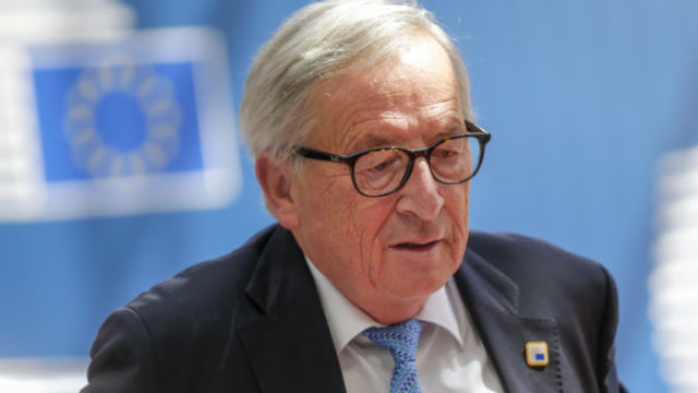 421934_juncker2 676x451.jpg