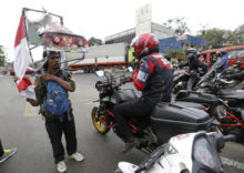 422217_indonesia_backward_walk_09941 017742fc15554125ae99d3fa1d4dfc16 676x479.jpg