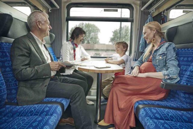 422515_cestujte vlakom na oslavy snp vyhodne 676x451.jpg