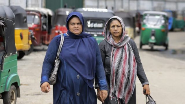 422630_sri_lanka_face_veils_68802 4a28d0d97ab64d6ebbf2d6a88b3835d6 676x444.jpg