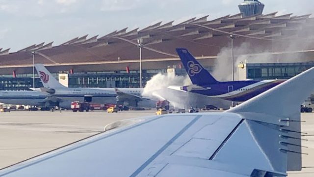 422668_china_smoking_plane_86759 26b528e1d97a495b8d6278328ba0a437 676x451.jpg