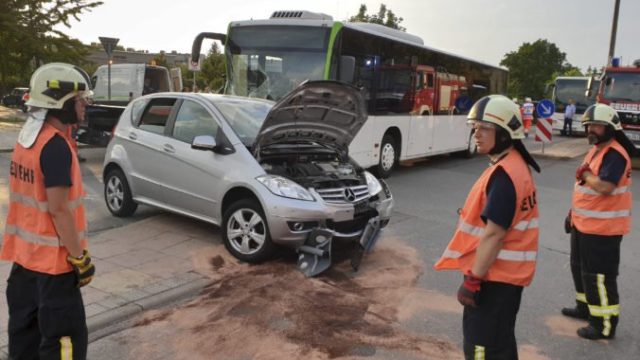 422757_germany_bus_accident_68222 7cce7398da4b488987323977db2f21fe 676x505.jpg