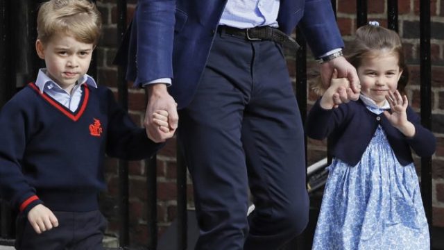 422846_princ george princezna charlotte 676x458.jpg