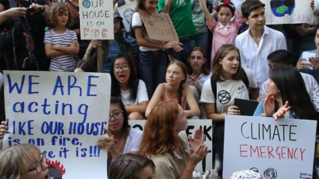422944_teen_climate_activist_79288 621c4a526fd1441f8bb1a7ef46716a3c 676x451.jpg