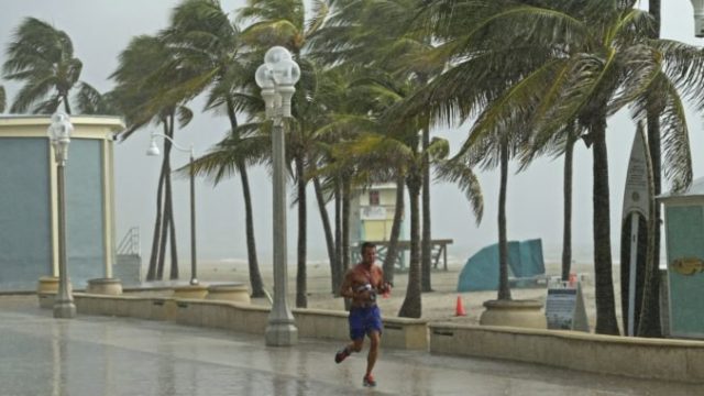 422954_tropical_weather_38993 f4e7a6649de54602822361a02c50b16b 676x458.jpg