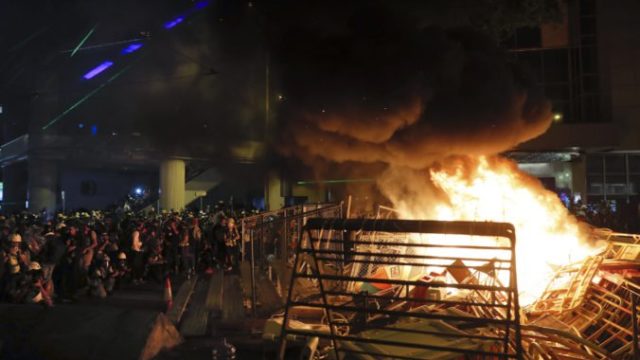 422960_hong_kong_protests_59141 c216bf742f8e40feb3179b6751d440f3 676x451.jpg