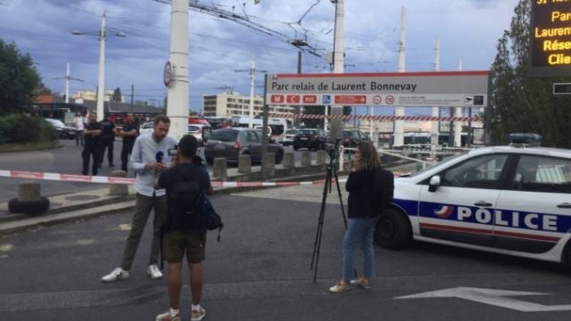 423025_france_knife_attack_01397 60acd88eb53f49af8946133ff46b91f3 676x451.jpg