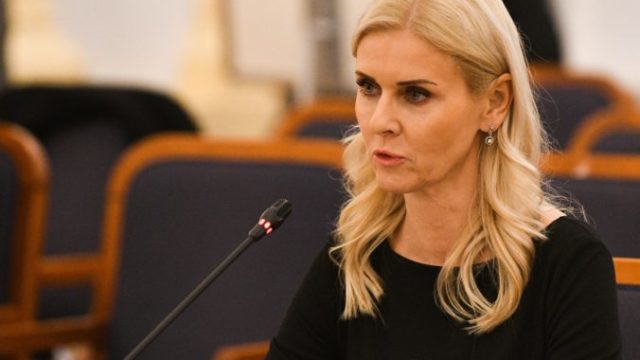 423291_monika jankovska 1 676x484.jpg