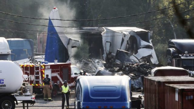 423884_cargo_plane crash_08259 1c169bb38c3544b199a7d139ad721b73 676x436.jpg