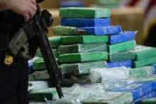 424122_huge_cocaine_seizure_12389 f8add89a5f644a2a8881648d256a7bfb 676x451.jpg