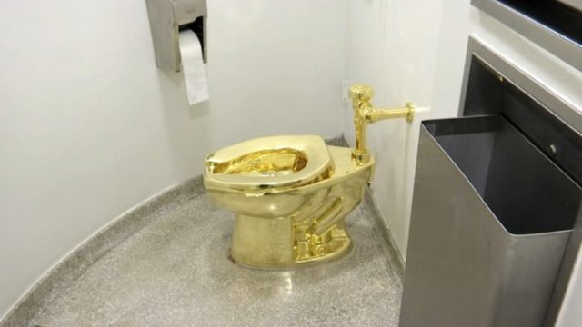 424129_britain_gold_toilet_theft_45443 97dc739d83f54e5c89a48a60bf323c59 676x458.jpg