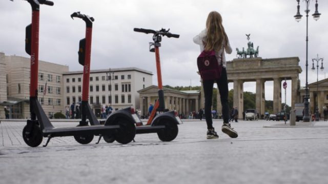 424407_germany_electric_scooter_69824 c0faadbd59db40a48d653e6a7cdbc316 676x451.jpg