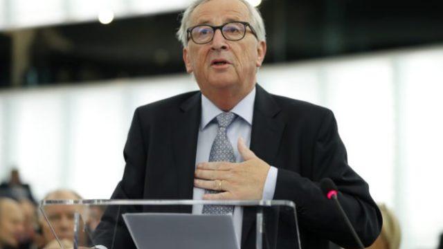 424488_juncker 676x451.jpg