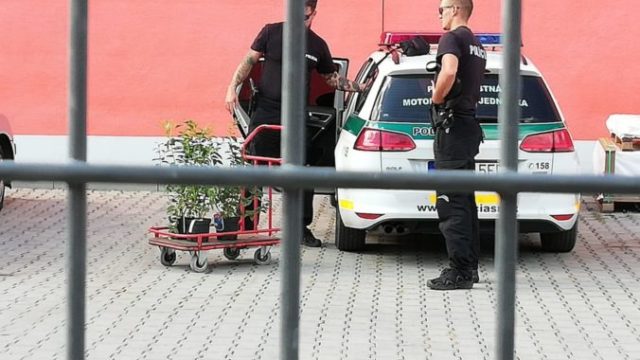 424587_policajti 2 676x507.jpg
