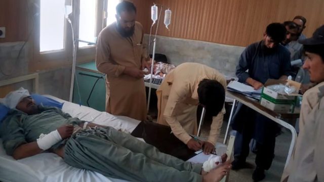 424837_pakistan_bus_crash_99964 e66ee91ccecb499f889d89c4f690fa96 676x426.jpg