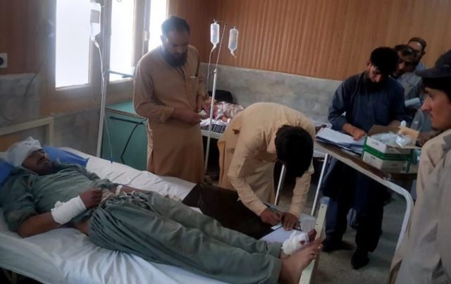 424837_pakistan_bus_crash_99964 e66ee91ccecb499f889d89c4f690fa96 676x426.jpg