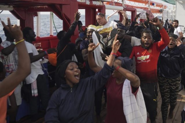 424955_europe_migrants_11676 6a1dc6243ddc413b94ae133bc9519010 676x451.jpg