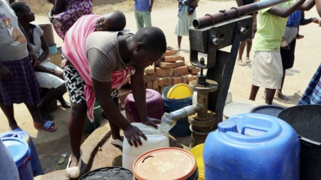 425018_zimbabwe_no_water_99147 210bd0a623af4332a64798c84db90796 676x451.jpg