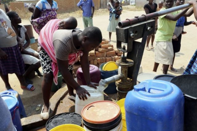425018_zimbabwe_no_water_99147 210bd0a623af4332a64798c84db90796 676x451.jpg