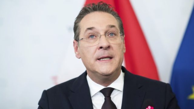 425555_strache 676x451.jpg