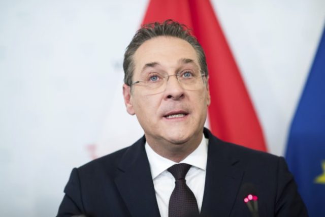 425555_strache 676x451.jpg