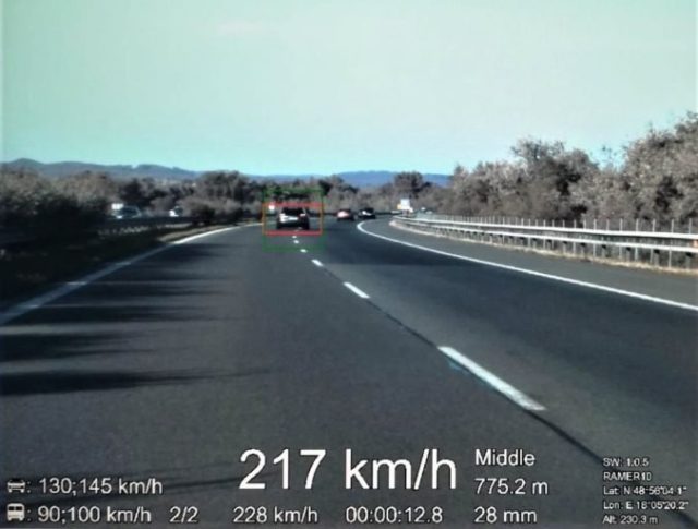 425557_03 676x512.jpg