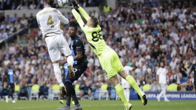 425647_simon mignolet sergio ramos fc bruggy real madrid liga majstrov 676x451.jpg