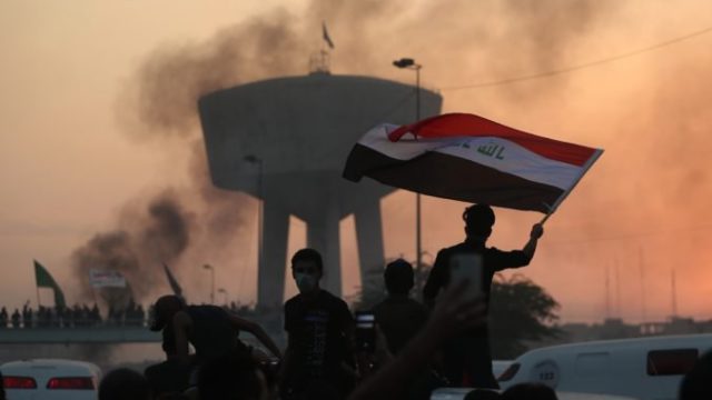 425750_iraq_protests_65557 975ec2399dfd4852ba058d64c8148a70 676x443.jpg