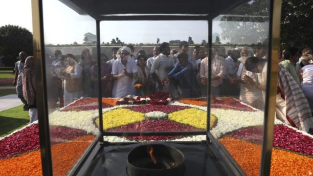 425841_india_gandhi_anniversary_07283 da717ac6682b4adca629330571a1ad1e 676x451.jpg