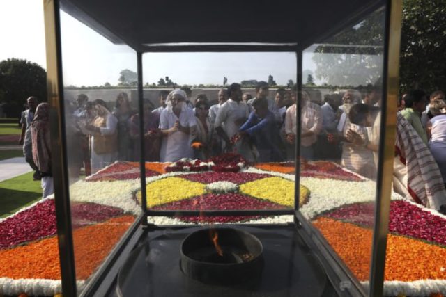 425841_india_gandhi_anniversary_07283 da717ac6682b4adca629330571a1ad1e 676x451.jpg