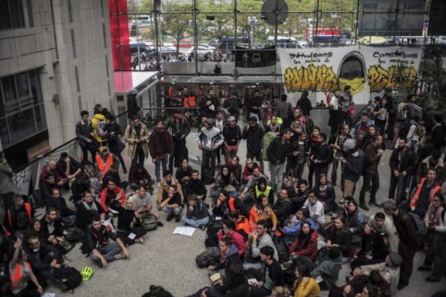 426016_france_climate_protests_89414 029ce19984df47149636de46ced0844b 676x451.jpg
