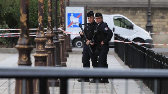 426156_pariz 2 676x451.jpg