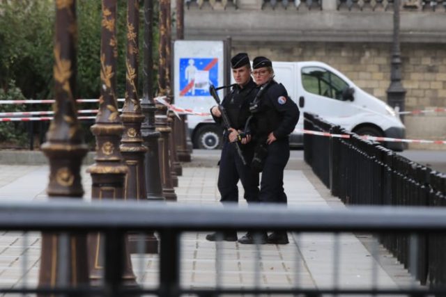 426156_pariz 2 676x451.jpg