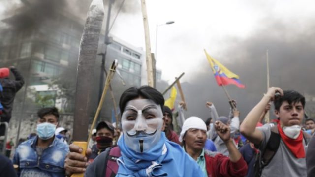 426296_ecuador_political_crisis_68440 2202cd89afe846219b07afc8cc02d146 676x455.jpg