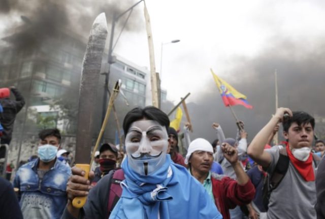 426296_ecuador_political_crisis_68440 2202cd89afe846219b07afc8cc02d146 676x455.jpg