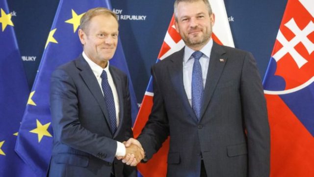426610_donald tusk peter pellegrini 676x488.jpg